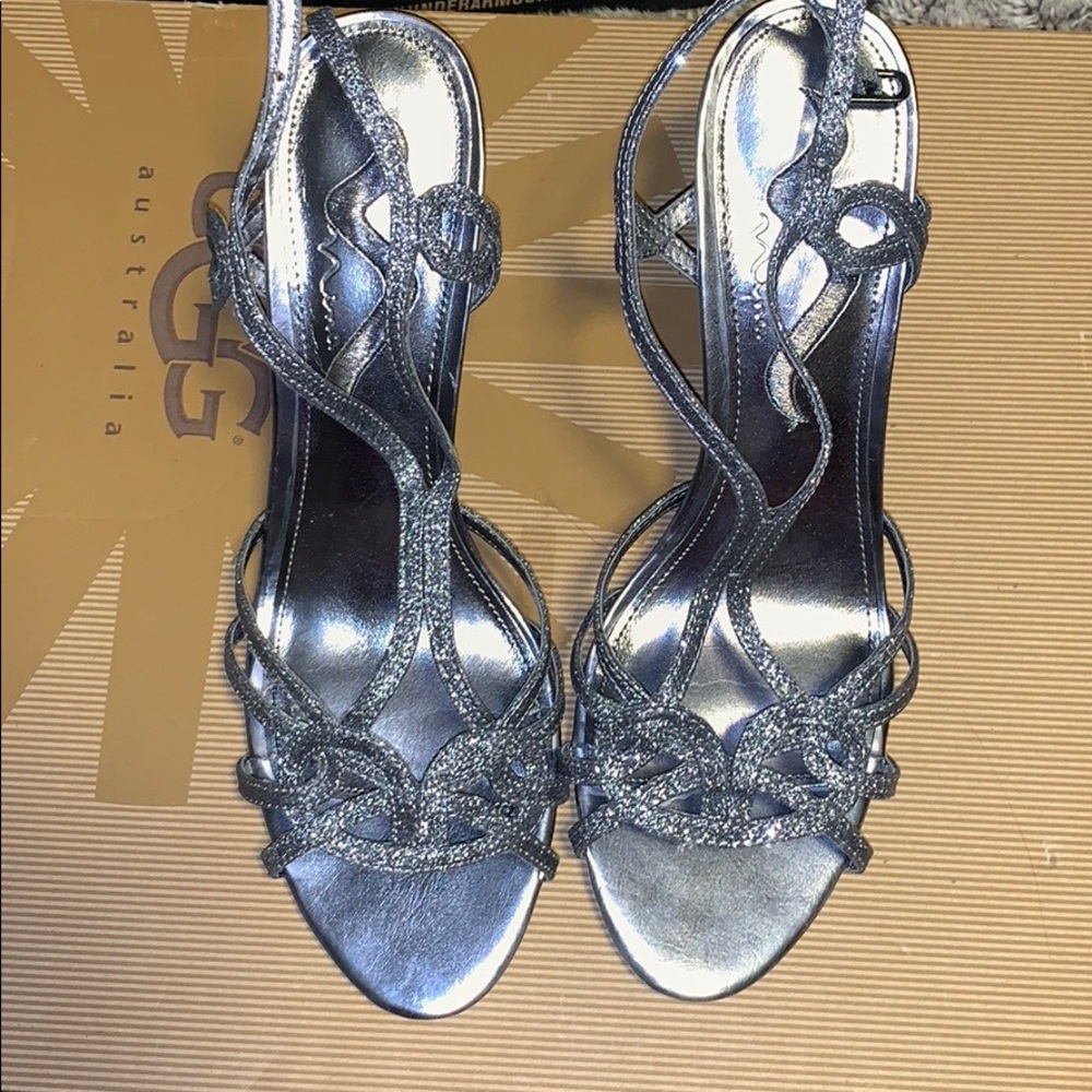 High heels - Picture 2 of 2